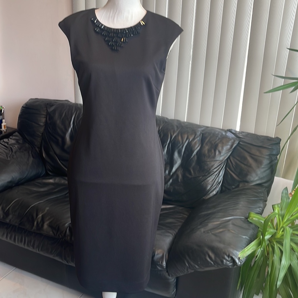 NWT Tahari Artur S Levine sleeveless scuba Dress,details around the neck size 8